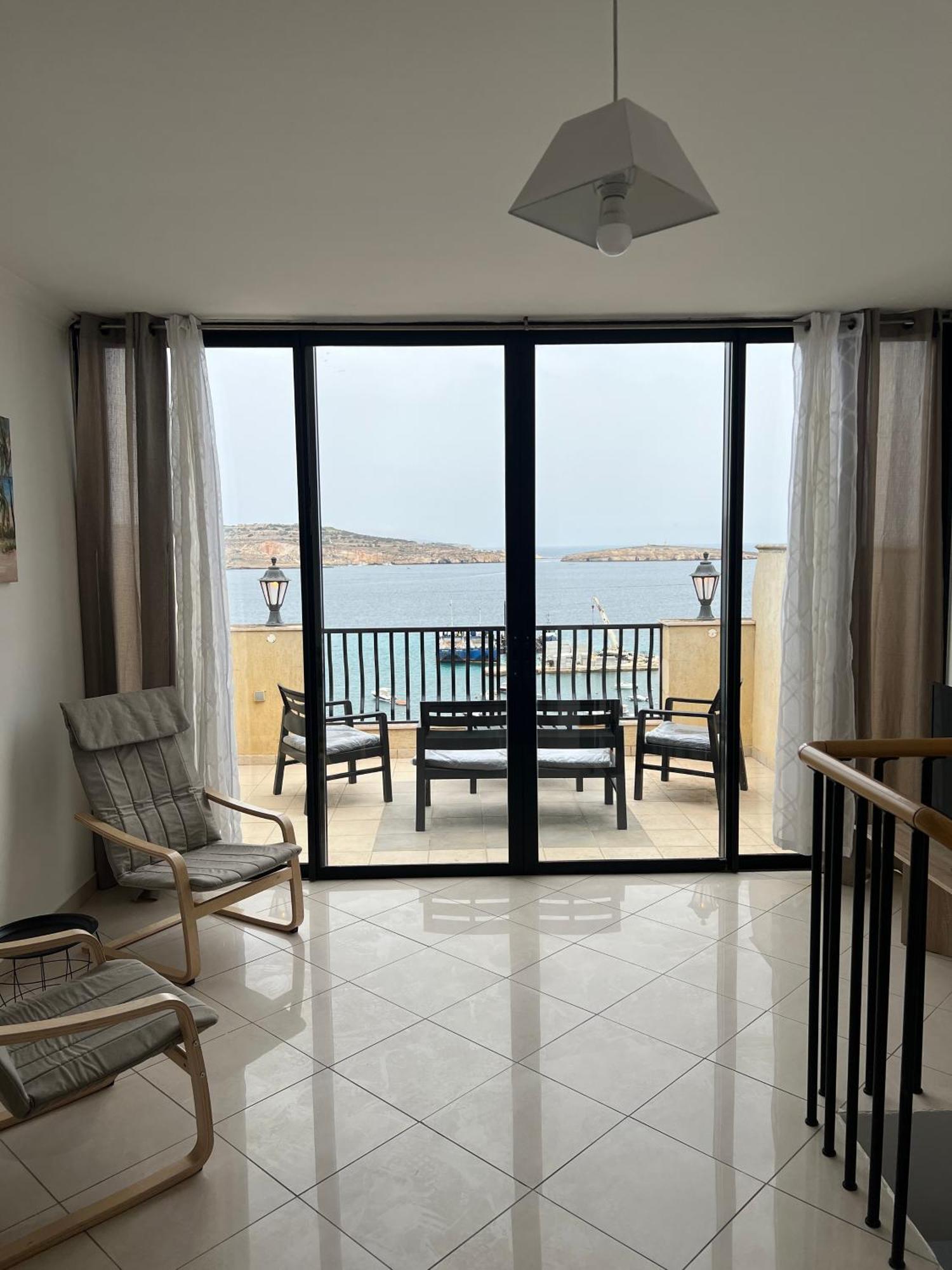 Sea View Penthouse Apartment St. Paul's Bay Exterior photo