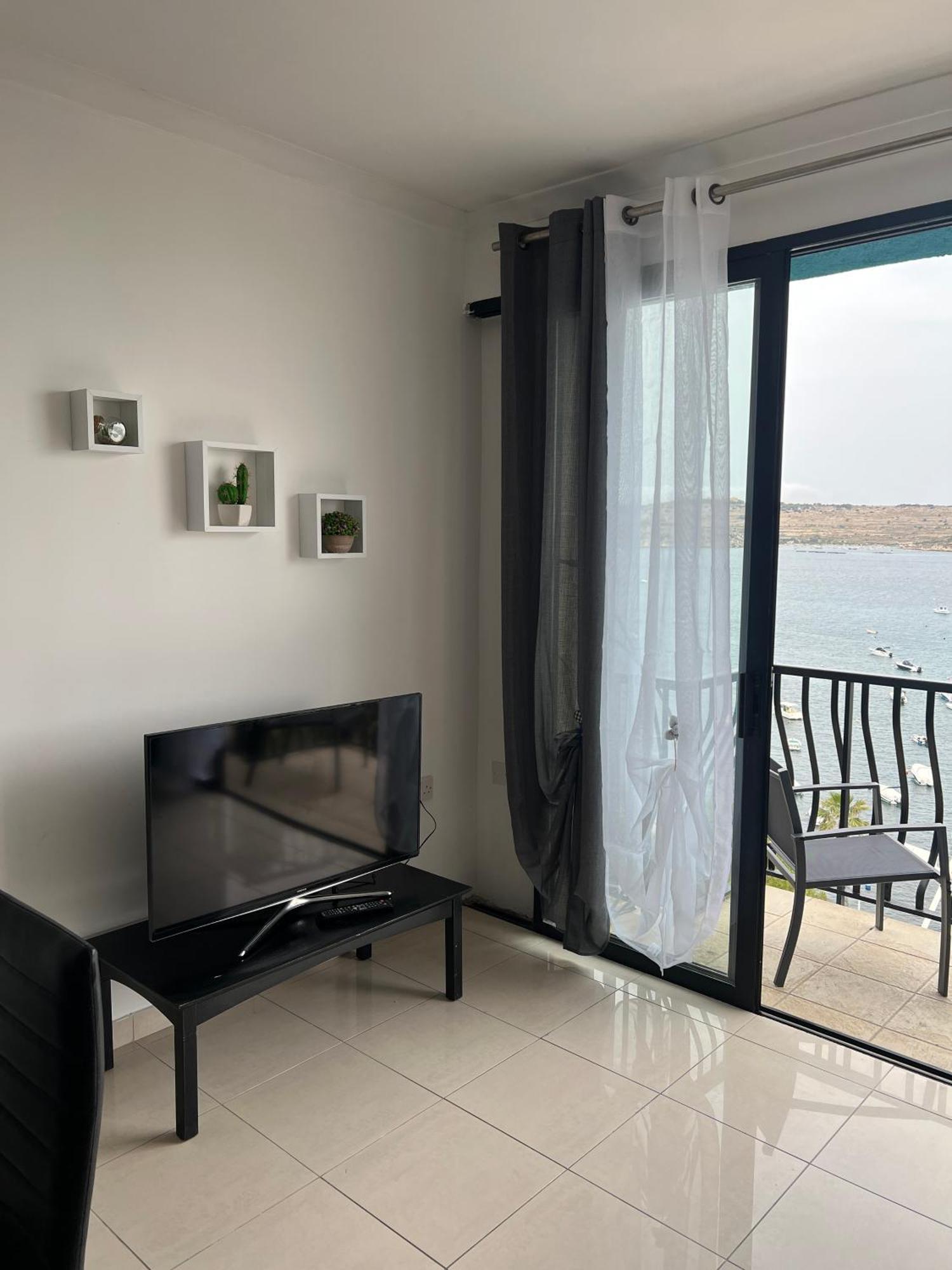 Sea View Penthouse Apartment St. Paul's Bay Exterior photo